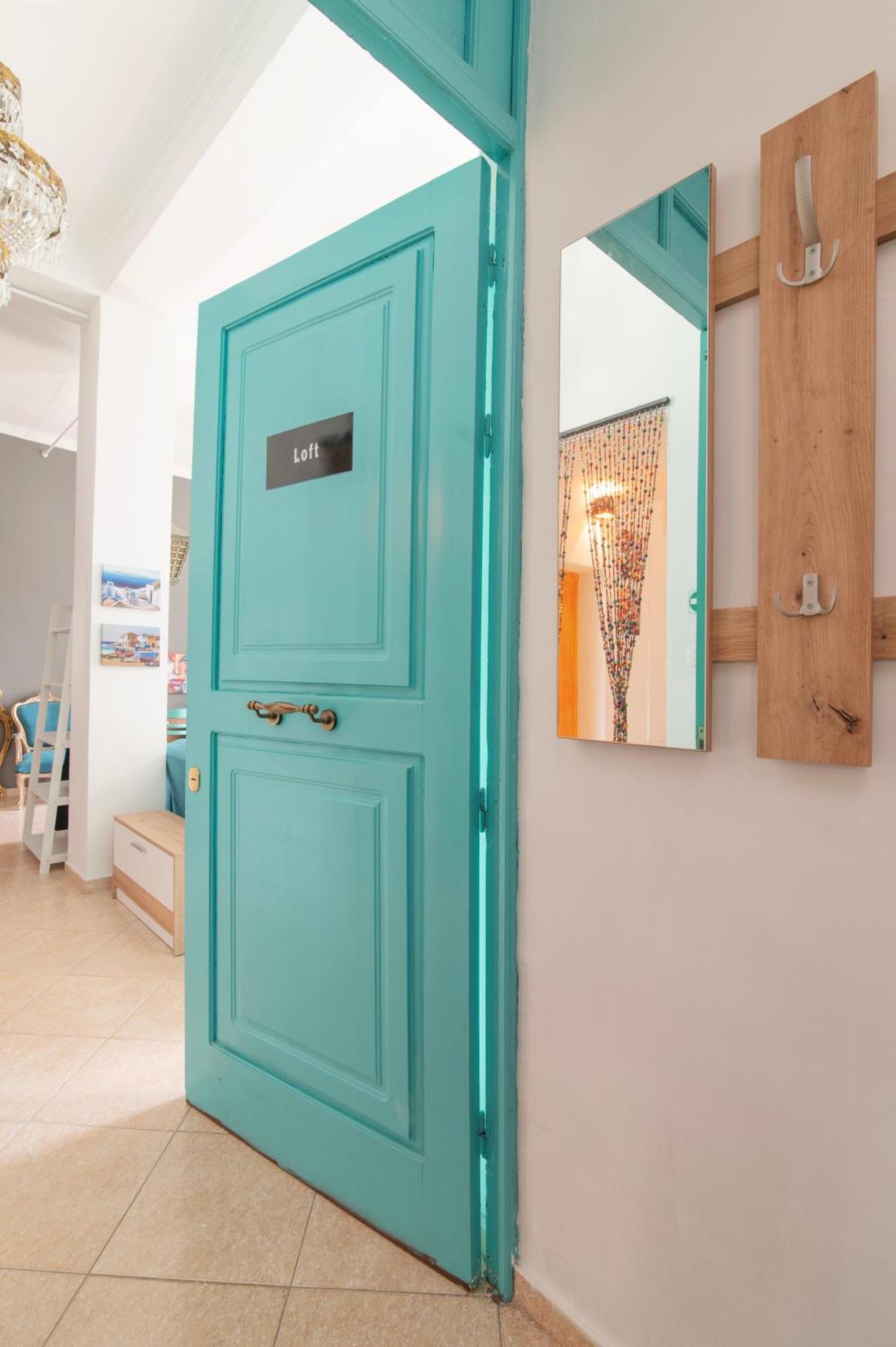Neoclassical Loft In Monastiraki - Acropolis And Metro Афины Экстерьер фото